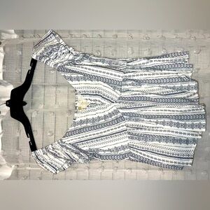 Cute on or off shoulder patterned shirt